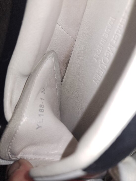 ALEXANDER MCQUEEN-Oversize White Leather/Black Suede Sneakers-Sz 39-Excellent - Picture 9 of 11